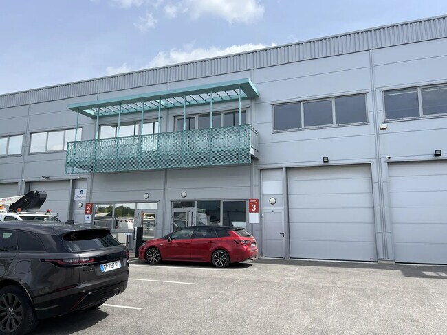 Plus de détails pour Local d'activités à louer