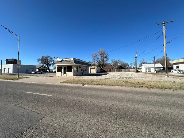 1624 10th St, Great Bend, KS à vendre - Photo de l’immeuble – Image 2 sur 18