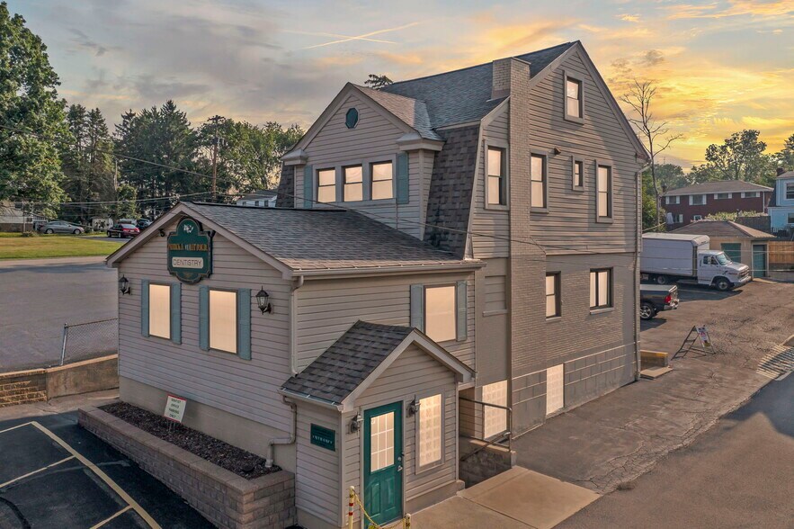 5133 Brightwood Rd, Bethel Park, PA à vendre - Photo de l’immeuble – Image 1 sur 26