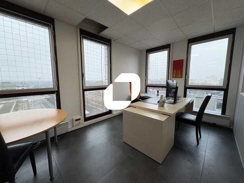 Bureau dans Montigny-le-Bretonneux à louer - Photo de l’immeuble – Image 3 sur 9