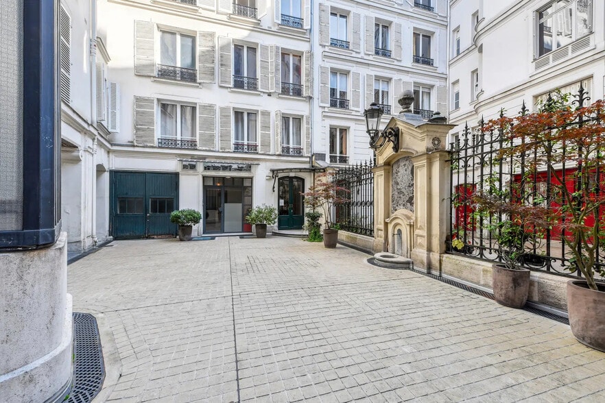 98 Rue De Miromesnil, Paris à vendre - Photo de l’immeuble – Image 2 sur 16