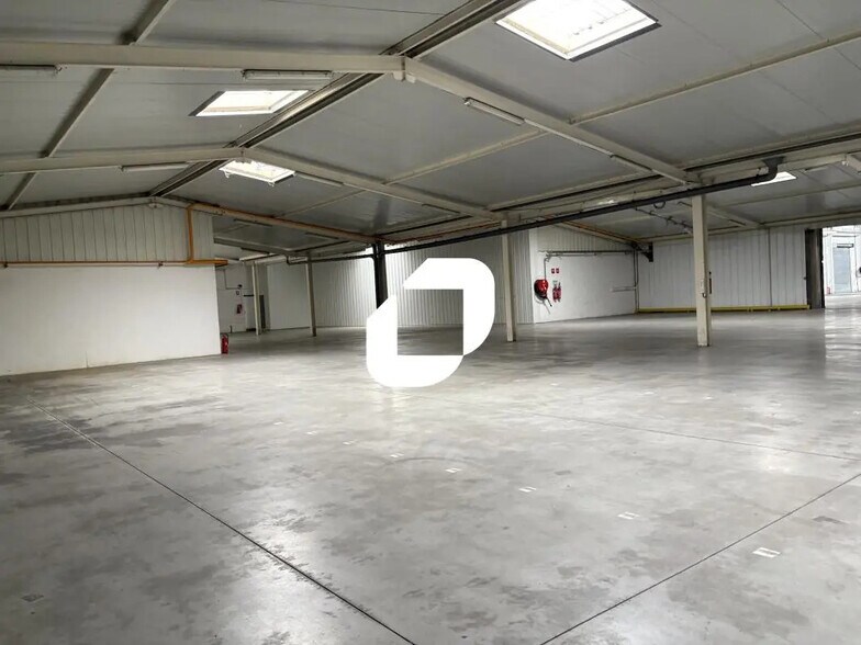 Local commercial dans Lys-lez-Lannoy à louer - Photo de l’immeuble – Image 2 sur 17