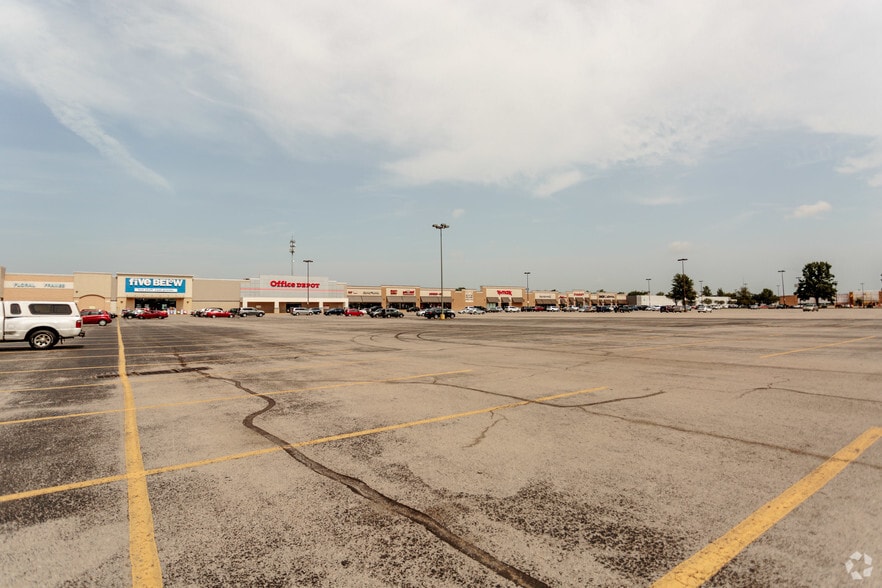 2712-2780 Wilma Rudolph Blvd, Clarksville, TN à louer - Photo principale – Image 1 sur 3