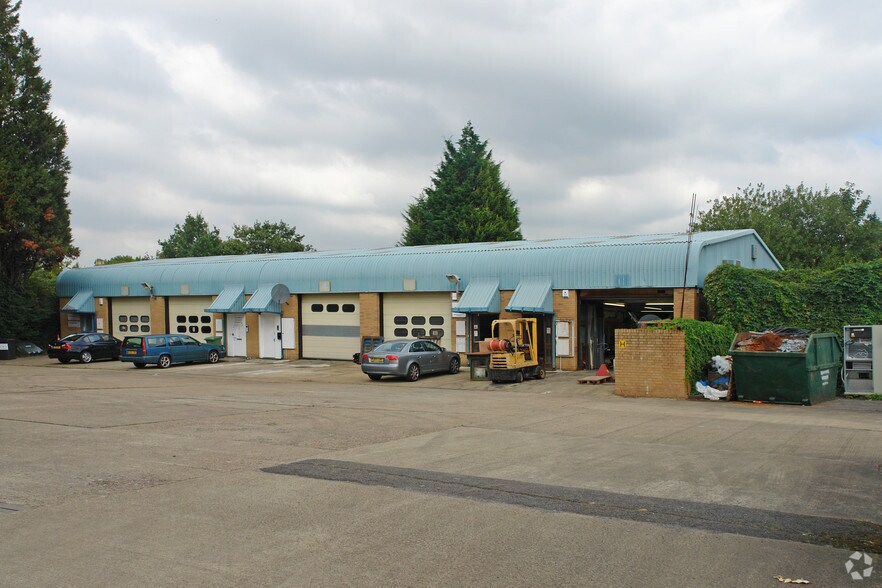 2-6 Holly Rd, Hampton à vendre - Photo principale – Image 1 sur 1