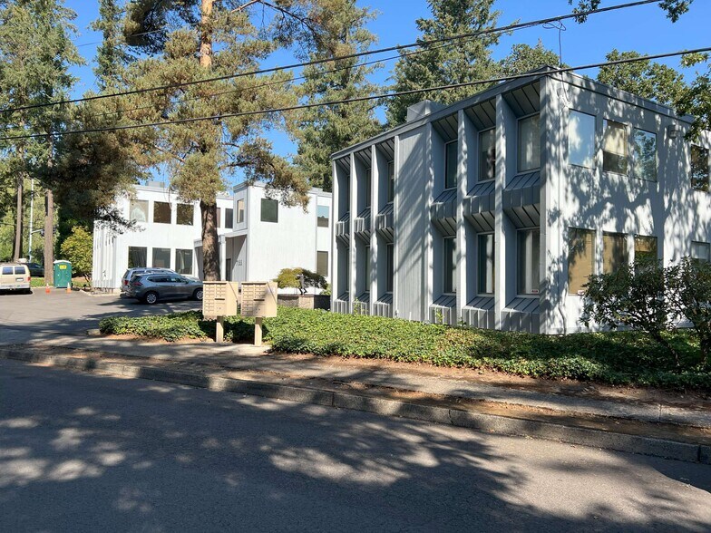 7155 SW Varns St, Portland, OR à vendre - Photo de l’immeuble – Image 3 sur 9