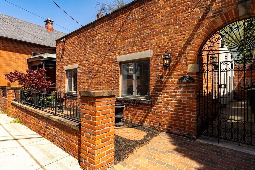 30-40 E Columbus St portefeuille de 3 biens à vendre sur LoopNet.fr - Photo de l’immeuble – Image 3 sur 18