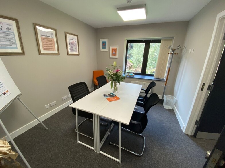 3 Bassett Av, Southampton à louer - Photo intérieure – Image 2 sur 8