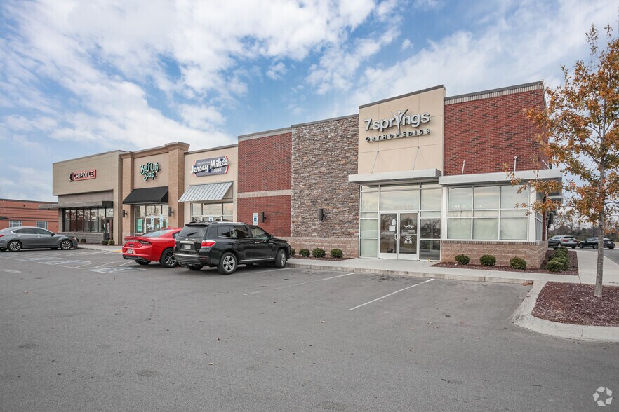 2113 Memorial Blvd, Murfreesboro, TN à louer - Photo de l’immeuble – Image 2 sur 4