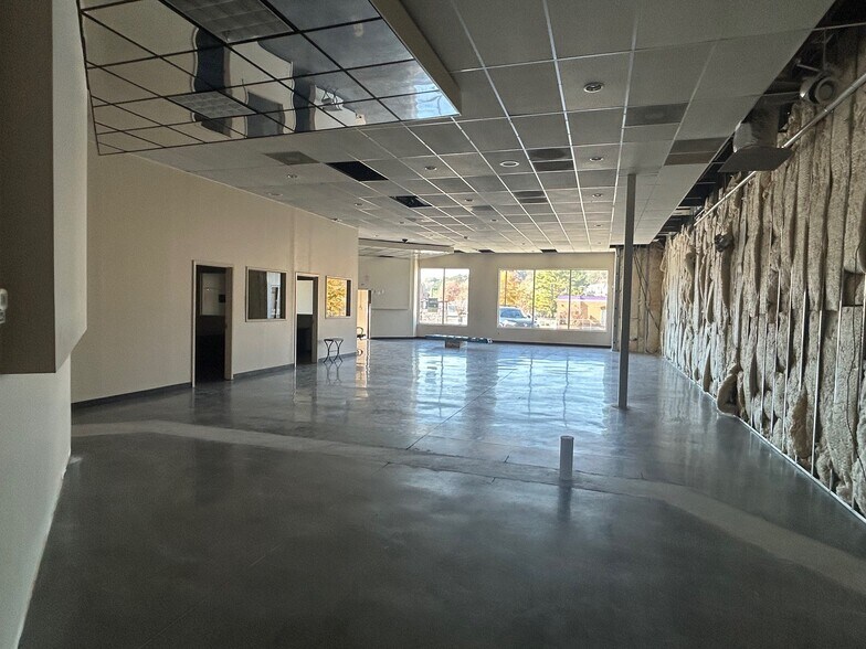5110 Oporto Madrid Blvd S, Irondale, AL à louer - Photo intérieure – Image 2 sur 8