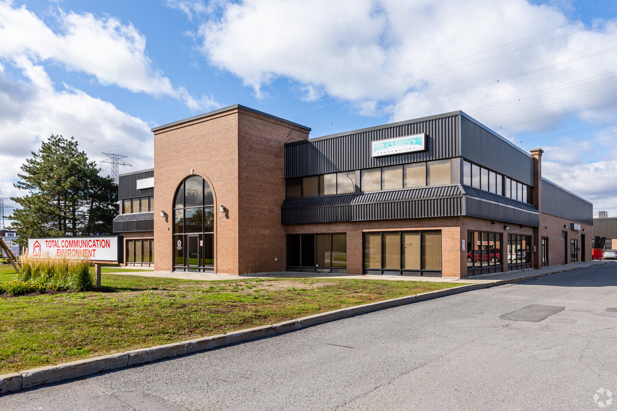 190 Colonnade Rd, Ottawa, ON à louer Photo de l’immeuble– Image 1 sur 10