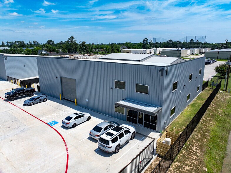 Theall Business Park portefeuille de 4 biens à vendre sur LoopNet.fr - Photo de l’immeuble – Image 1 sur 20