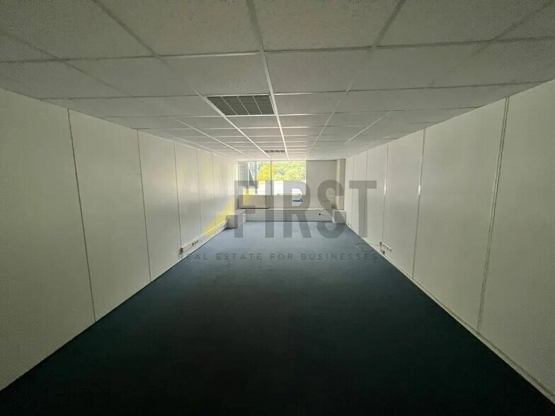 Bureau dans Carros à louer - Photo de l’immeuble – Image 2 sur 5