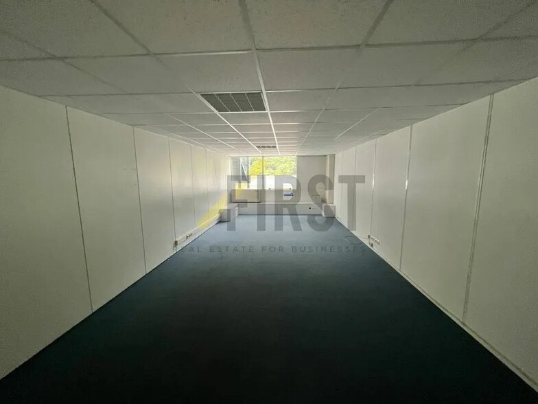 Bureau dans Carros à louer - Photo intérieure – Image 2 sur 5