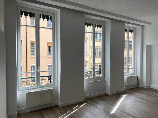 Bureau dans Lyon à louer - Photo de l’immeuble – Image 1 sur 17