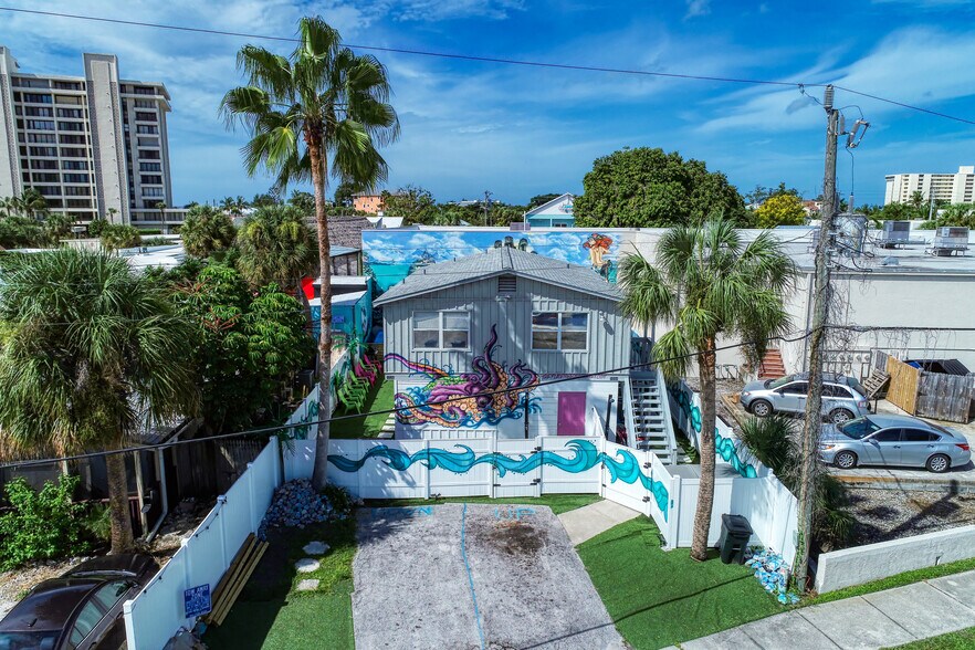 5228 Calle Menorca, Siesta Key, FL à vendre - Photo de l’immeuble – Image 2 sur 64
