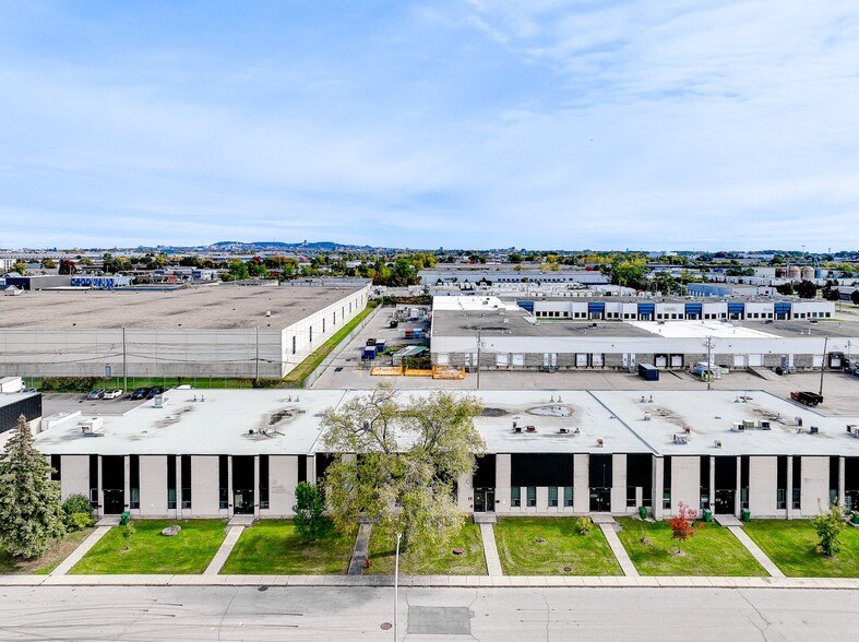 703-729 Av Meloche, Dorval, QC à louer - Photo de l’immeuble – Image 1 sur 14