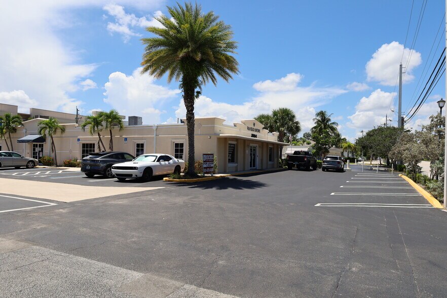3804 Burns Rd, Palm Beach Gardens, FL à louer - Photo de l’immeuble – Image 3 sur 7