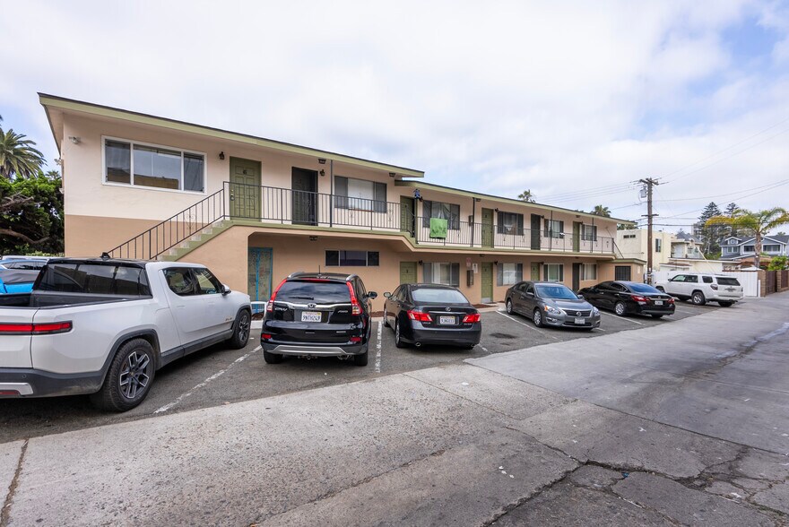 835 Thomas Ave, San Diego, CA à vendre - Photo de l’immeuble – Image 2 sur 9