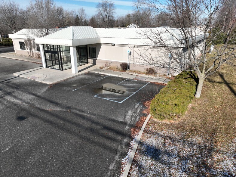 3909 Lake Ave, Fort Wayne, IN à louer - Photo de l’immeuble – Image 3 sur 8