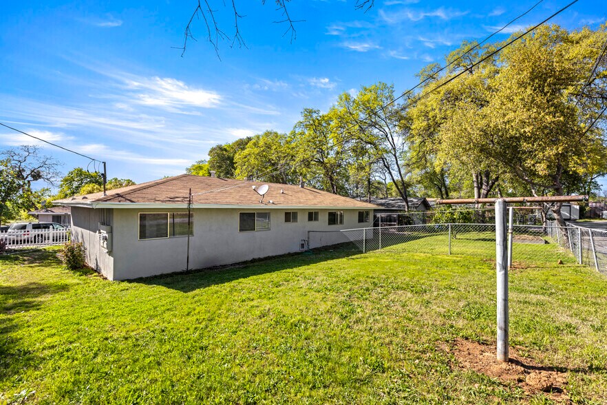 852 Live Oak Way, Auburn, CA à vendre - Photo principale – Image 1 sur 12