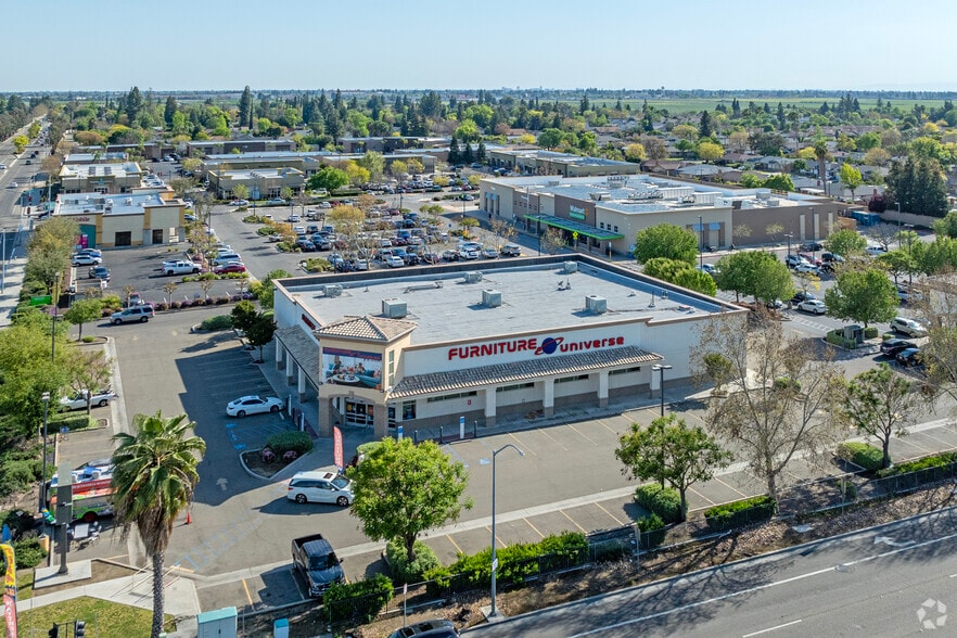 6885 N Willow Ave, Fresno, CA à vendre - Aérien – Image 2 sur 10