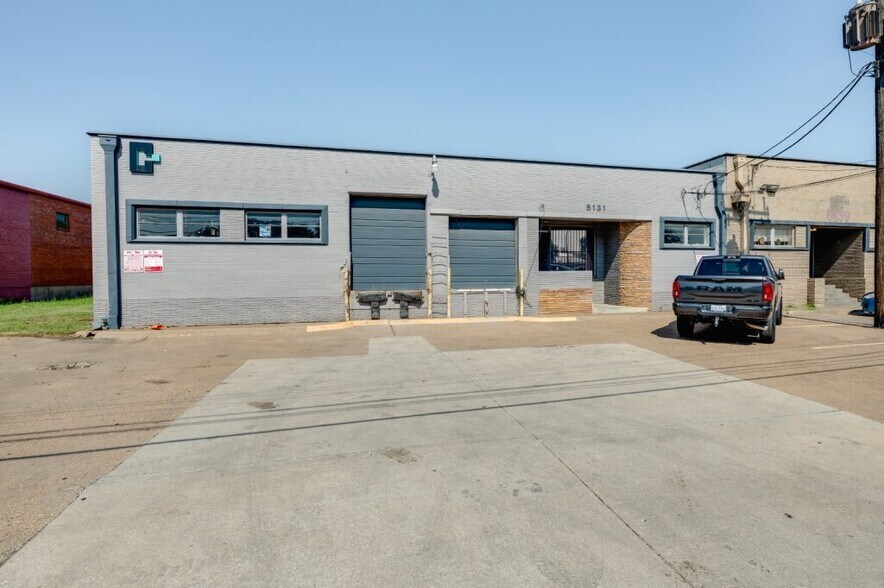 5131 Sharp St, Dallas, TX à louer - Photo de l’immeuble – Image 1 sur 19