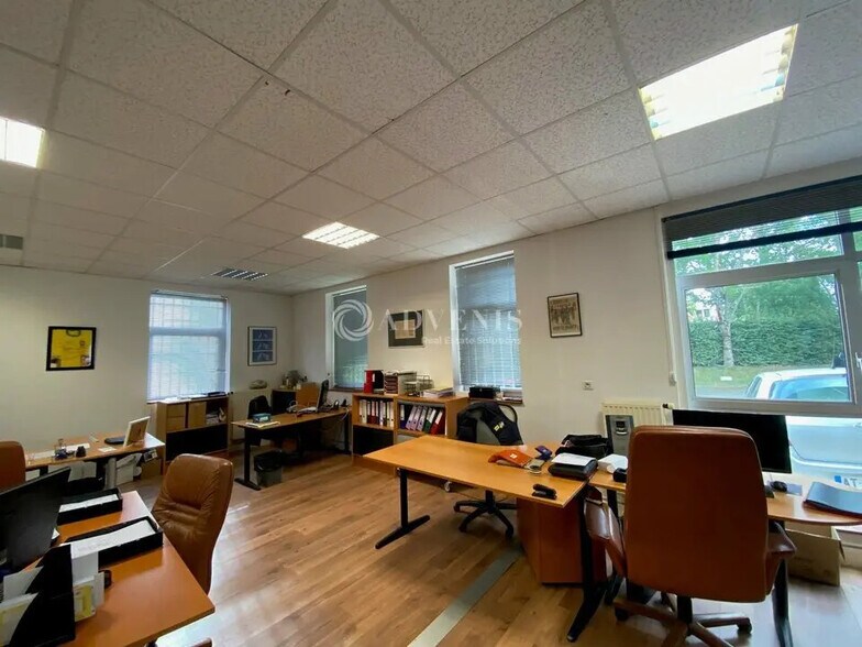 Local d’activités dans Voisins-le-Bretonneux à louer - Photo intérieure – Image 3 sur 4