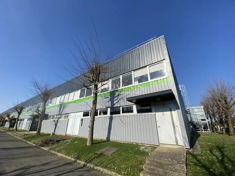 Industriel/Logistique dans Coignières à louer - Photo de l’immeuble – Image 1 sur 5