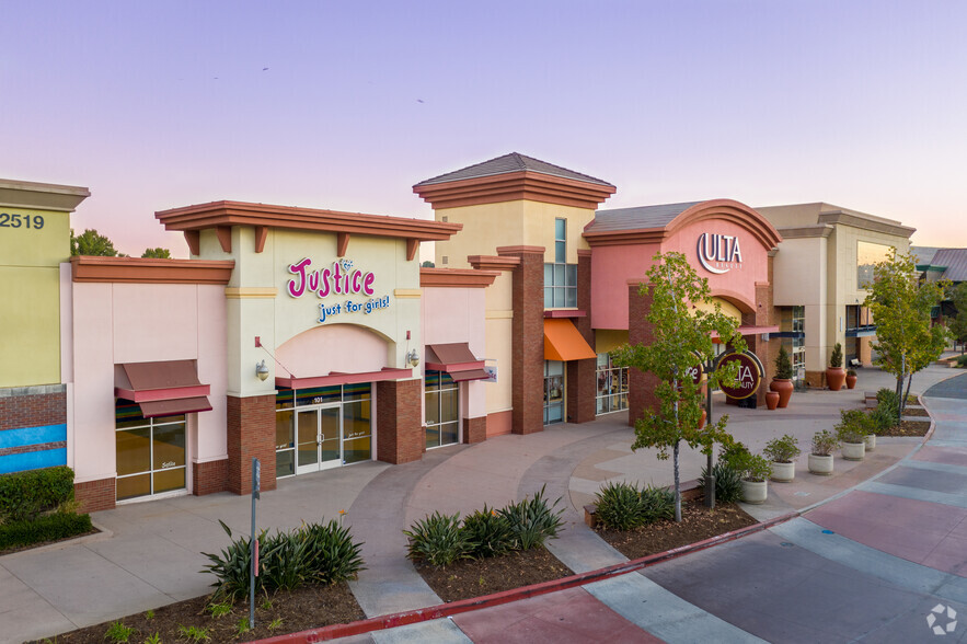 2430-3485 Cajalco Rd, Corona, CA à louer - Photo de l’immeuble – Image 1 sur 17