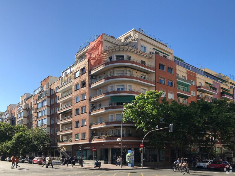 Immeuble residentiel dans Madrid, Madrid à vendre - Photo principale – Image 1 sur 1