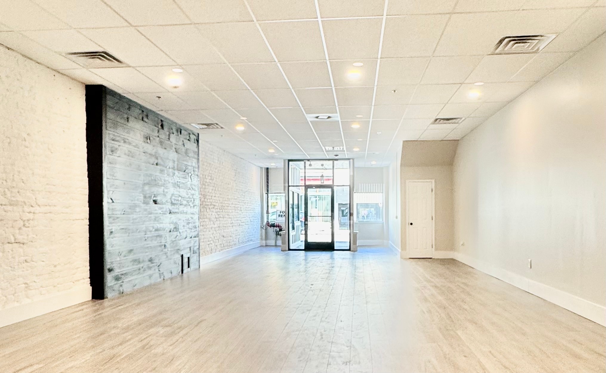 1143 E Main St, Radford, VA à louer Photo principale– Image 1 sur 13