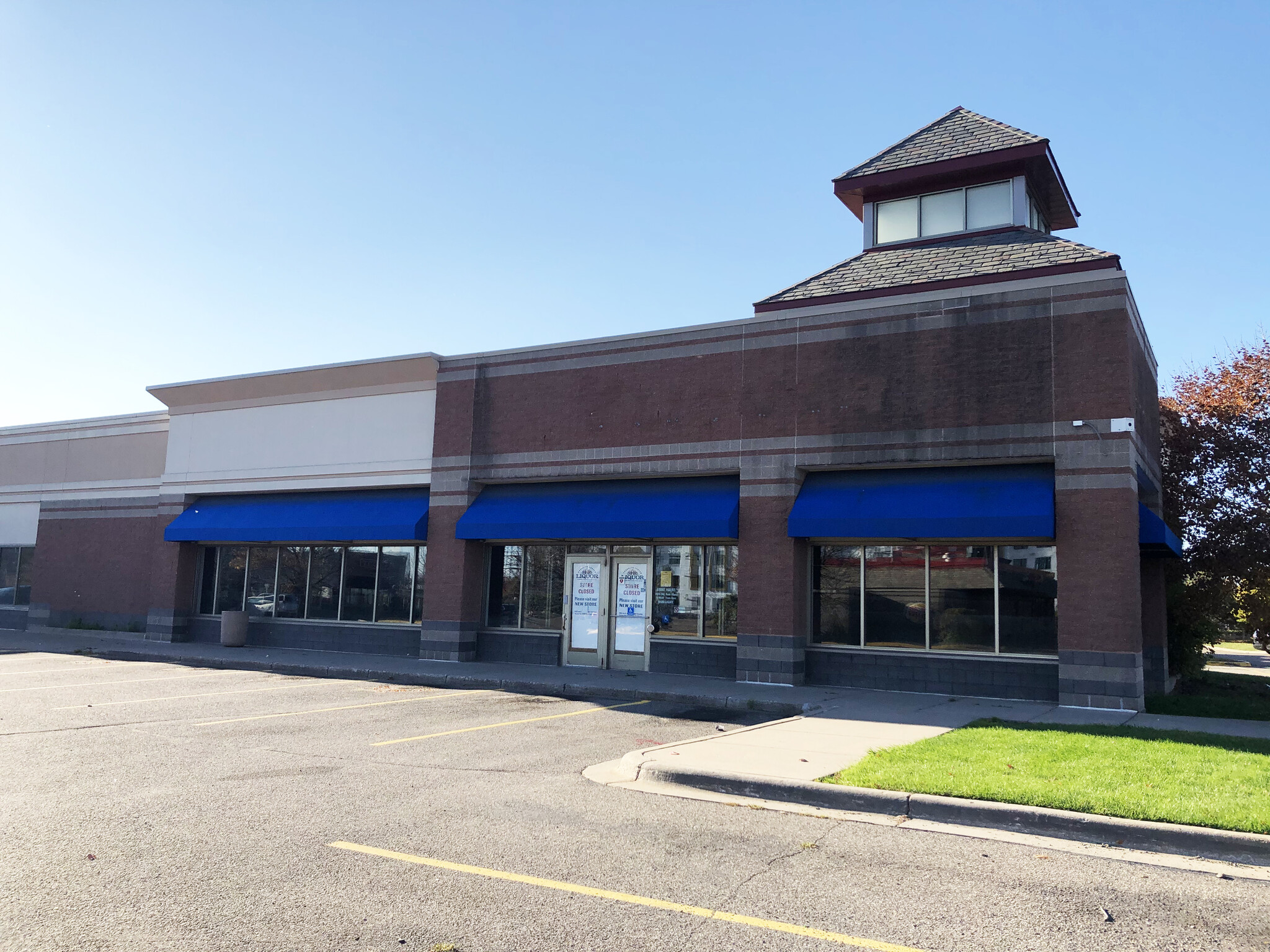 3245 County Highway 10, Minneapolis, MN à louer Photo de l’immeuble– Image 1 sur 2