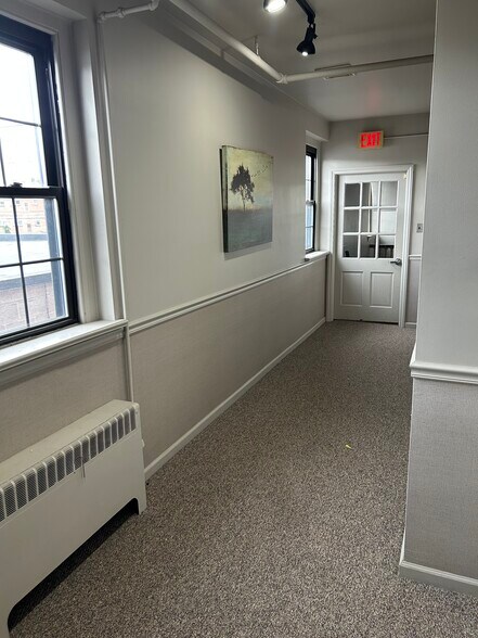 19 Jenkins Ave, Lansdale, PA à louer - Photo de l’immeuble – Image 2 sur 6