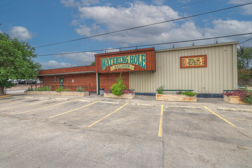 1390 McQueeney Rd, New Braunfels, TX à vendre - Photo de l’immeuble – Image 2 sur 64