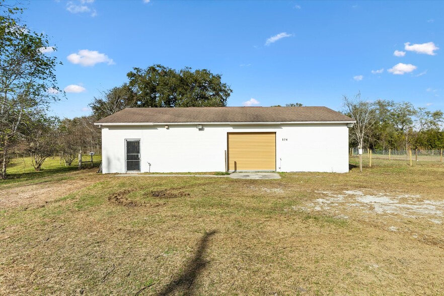 574 W Kings Hwy, Center Hill, FL à vendre - Photo de l’immeuble – Image 1 sur 20