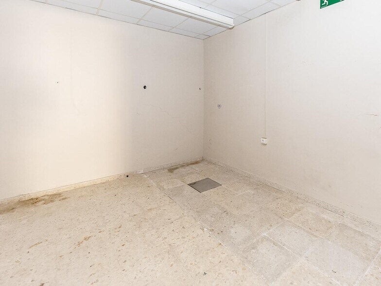 Local commercial dans Villamartín à vendre - Photo intérieure – Image 2 sur 11