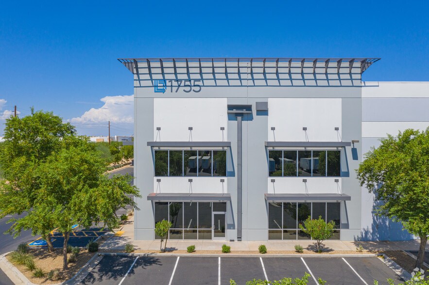 1755 S 75th Ave, Phoenix, AZ à vendre - Photo de l’immeuble – Image 2 sur 8