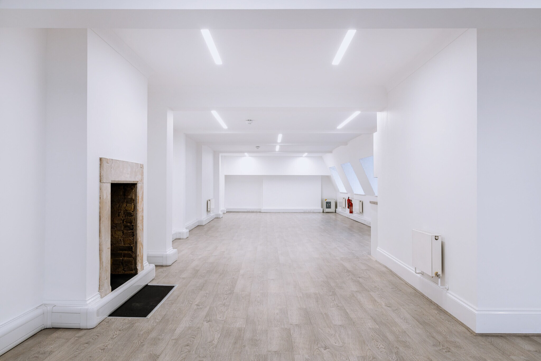 26 Eastcastle St, Londres à louer Photo de l’immeuble– Image 1 sur 19