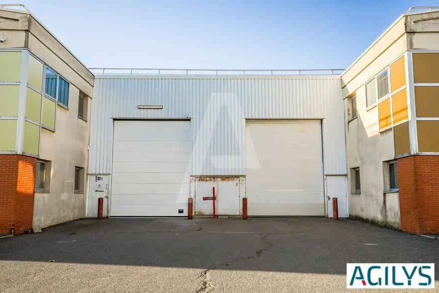 Local d’activités dans Chilly-Mazarin à louer - Photo de l’immeuble – Image 3 sur 7