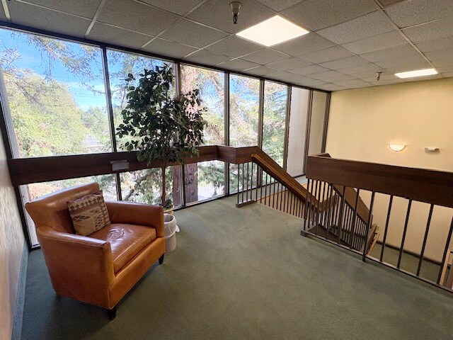 1225 Crane St, Menlo Park, CA à louer - Photo de l’immeuble – Image 3 sur 11