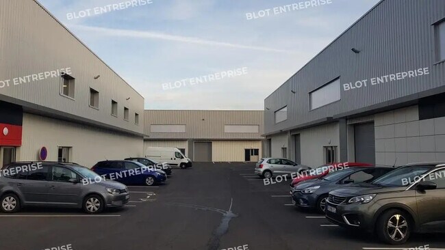 Plus de détails pour Bureau, Industriel/Logistique à louer