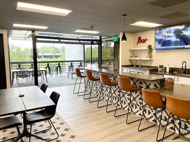 18012 Cowan, Irvine, CA à louer - Photo de l’immeuble – Image 3 sur 13