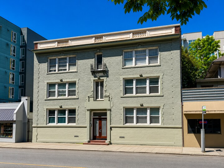 4737 Brooklyn Ave NE, Seattle, WA à vendre Photo de l’immeuble– Image 1 sur 11