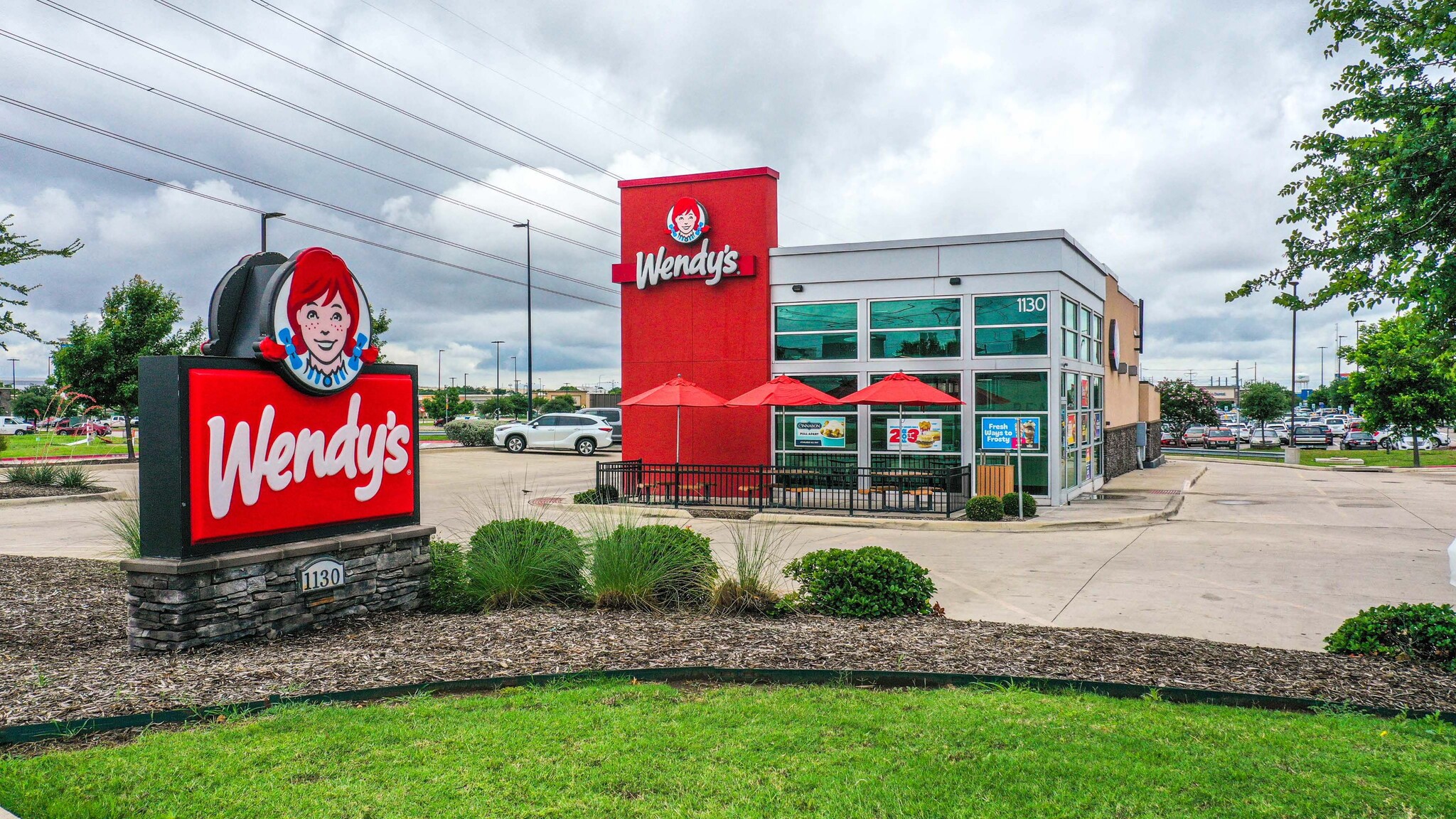 1130 Arkansas Ln, Grand Prairie, TX à vendre Photo de l’immeuble– Image 1 sur 3