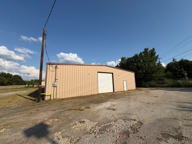 1516 S Sycamore St, Palestine, TX à louer - Photo de l’immeuble – Image 3 sur 13