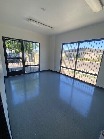 331 Motor City Ct, Modesto, CA à louer - Photo de l’immeuble – Image 3 sur 9