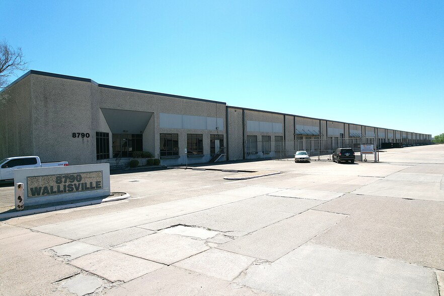 8790 Wallisville Rd, Houston, TX à louer - Photo de l’immeuble – Image 1 sur 12