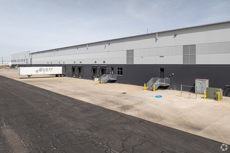 5300 Harold Gatty Dr, Salt Lake City, UT à louer - Photo de l’immeuble – Image 2 sur 8