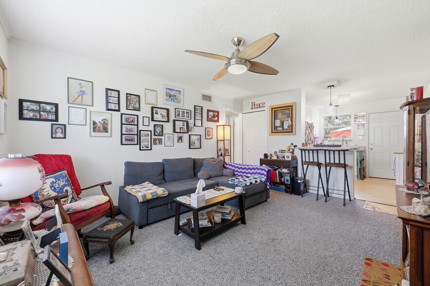 218 19th Ave N, Jacksonville Beach, FL à vendre - Photo intérieure – Image 2 sur 26