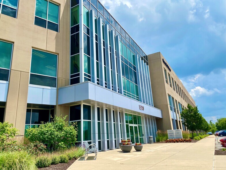 1320 City Center Dr, Carmel, IN à louer - Photo de l’immeuble – Image 2 sur 11